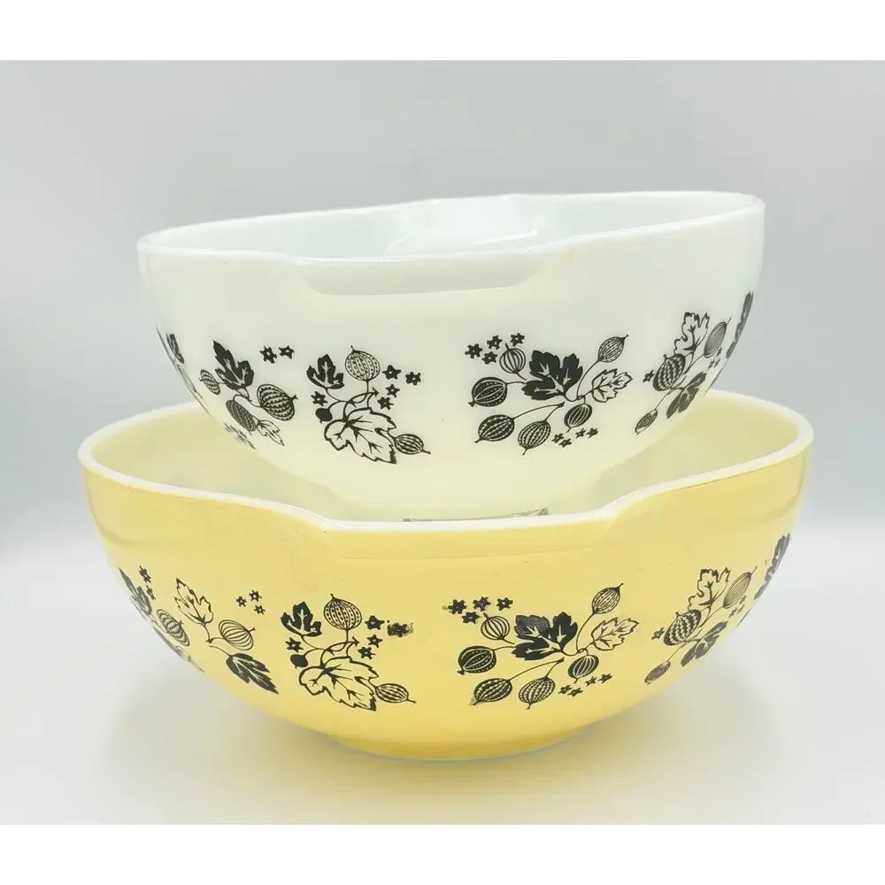 Vintage Pyrex Gooseberry Yellow White Black Cinderella Mixing Bowl 2pc Set